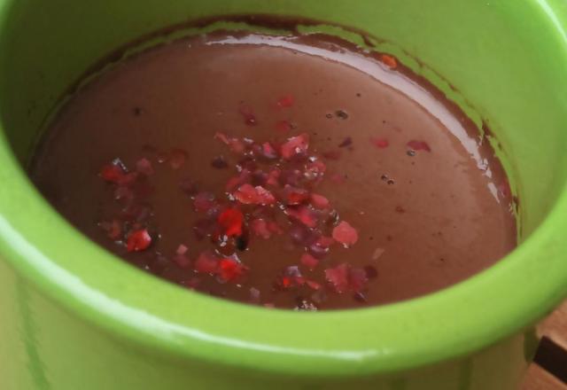 Crème au chocolat lègère aux baies roses