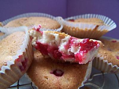 Petits muffins aux groseilles rouges