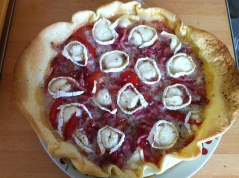 Tarte tomate, lardons et chèvre