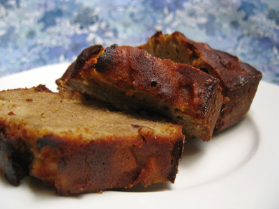 Cake aux pommes et noisettes caramélisées