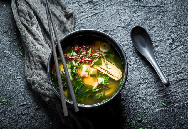 Soir de flemme : 5 trucs à rajouter dans sa soupe miso toute faite