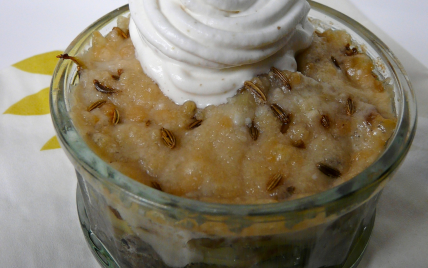 Gratin d'artichauts sur crème d'olive noire, chantilly au fenouil