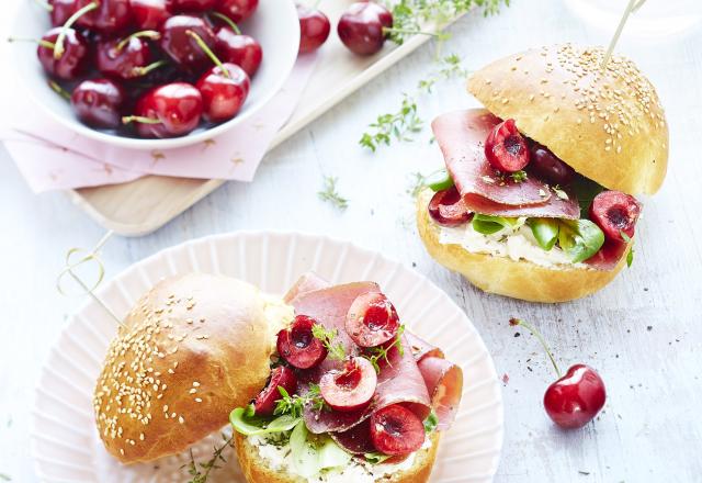 Cerises de nos régions façon buns et ricotta, thym, mâche et viandes des Grisons