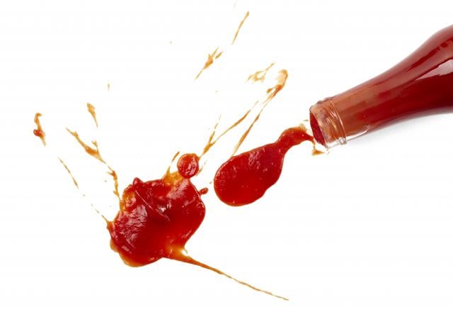 La méthode scientifique pour sortir le ketchup de sa bouteille