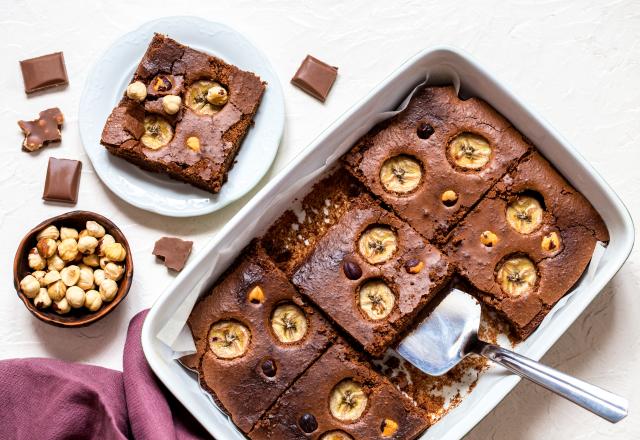 Brownie au chocolat, banane et noisettes