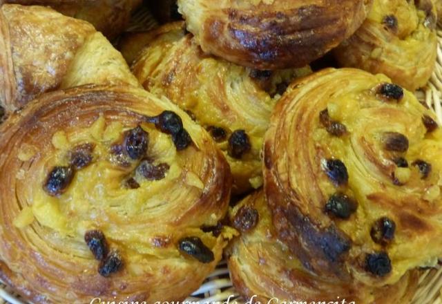 Pains aux raisins à la pâte levée feuilletée