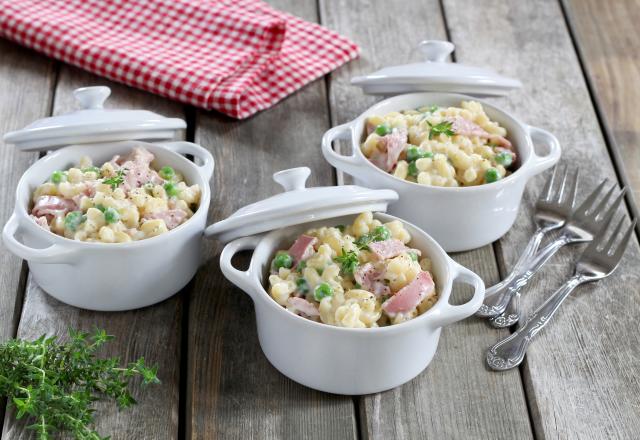 Coquillettes 3 minuti à la sauce béchamel, jambon et petits pois