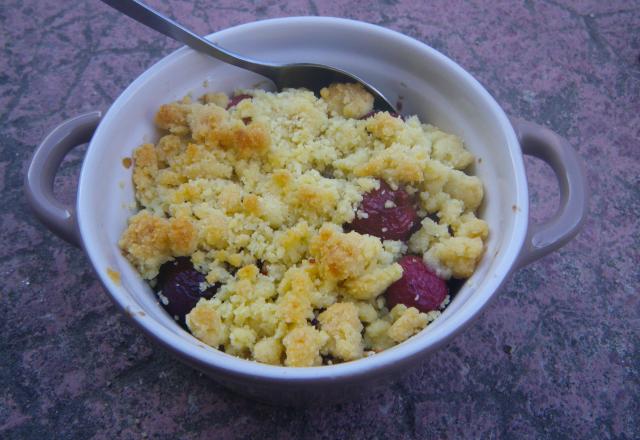 Crumble aux cerises au vin rouge