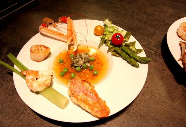 Assiette de la mer, légumes croquants et gelée de crustacés