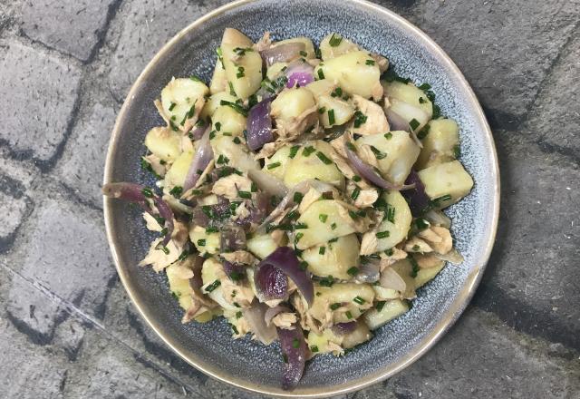 Salade de pommes de terre à l'oignon et au thon