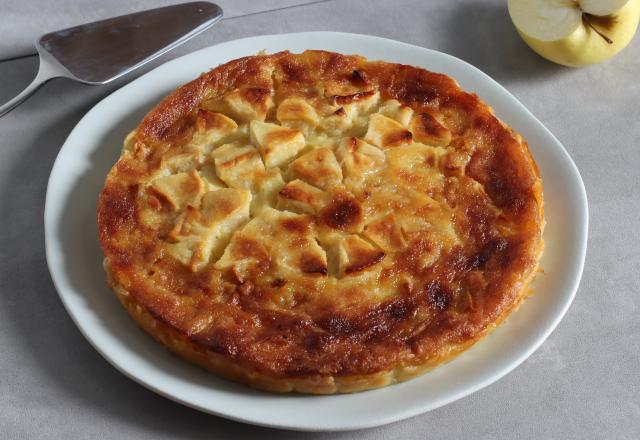 Gâteau moelleux et caramélisé aux pommes