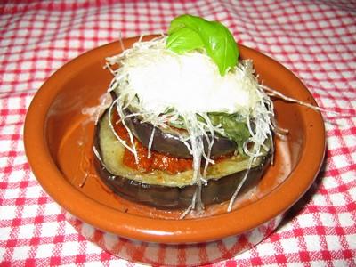 Millefeuille aubergine tomate confite et croustillant mozzarella