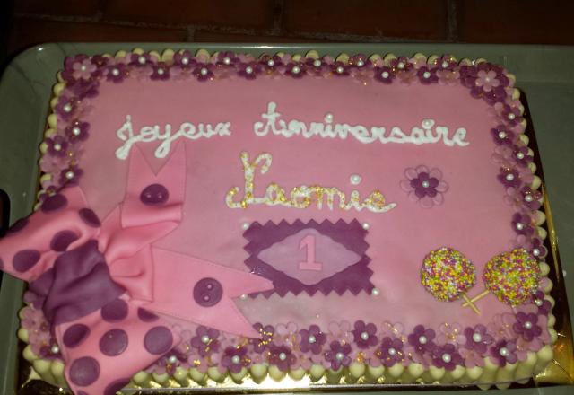 Gâteau d'anniversaire multicolore