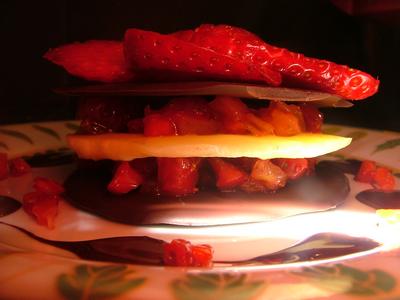 Mille-feuille de trois chocolats au tartare de fenouil et fraises