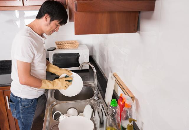 Celui qui cuisine doit-il être dispensé de vaisselle ?