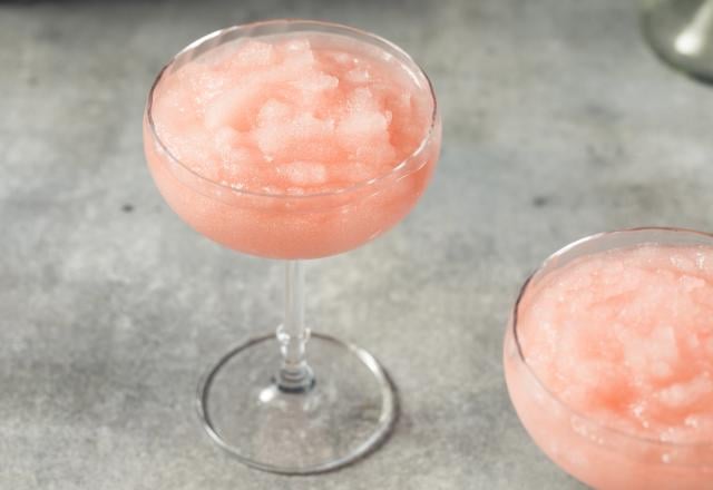 Peach Frosé : comment faire ce nouveau cocktail glacé qui va devenir incontournable pour vos apéros d’été ?