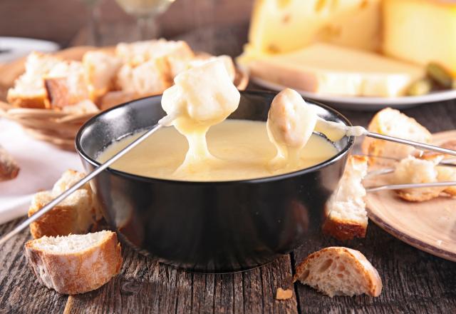 Par quoi peut-on remplacer le vin dans une fondue savoyarde ?