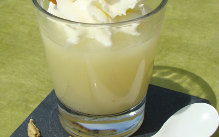 Soupe de poire à l'espuma de cardamome