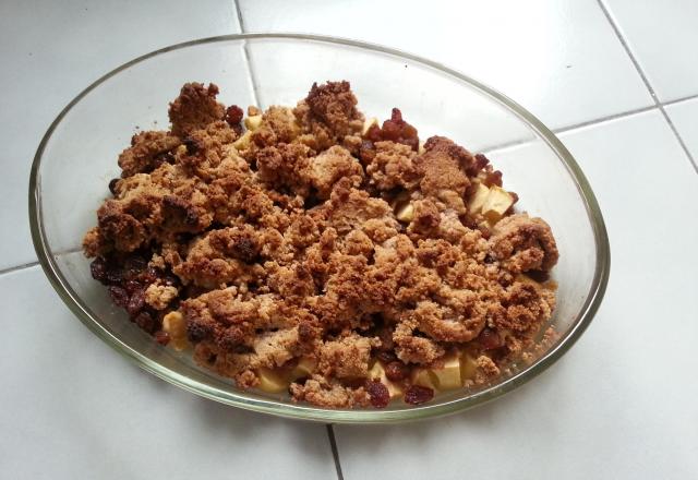 Crumble pommes-raisins secs aux speculoos