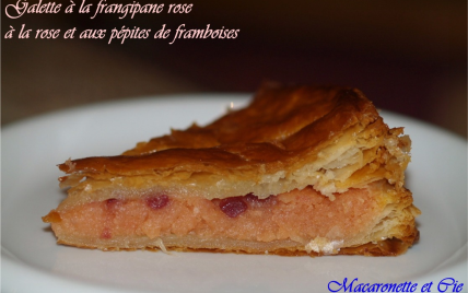 Galette à la rose et aux pépites de framboises