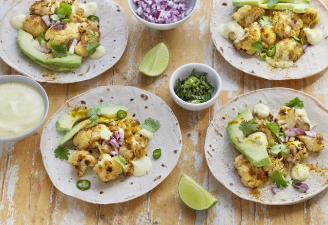 Tacos végétariens au chou-fleur, avocat et sauce au yaourt