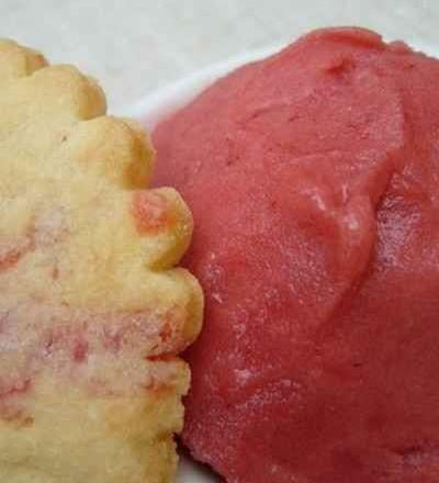 Sorbet aux fraises des bois et sablés aux fraises