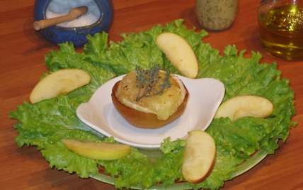 Pommes gratinées au rocamadour sur lit de salade de lili