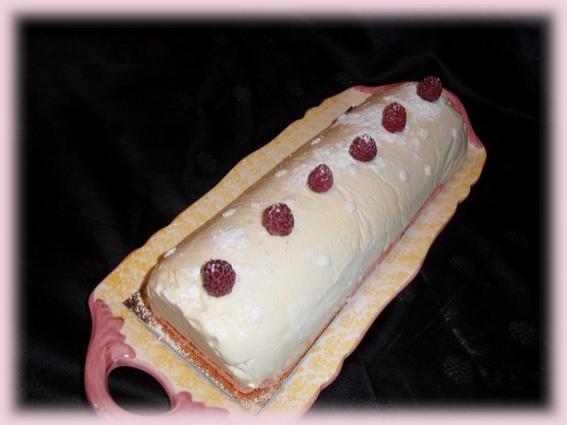 Bûche au chocolat blanc et framboises