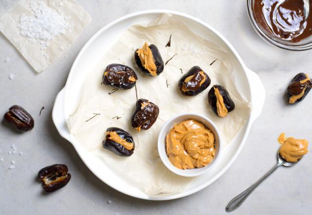 Dattes fourrées au beurre de cacahuètes : vous allez adorer ce snack facile et rapide à faire