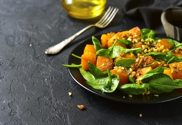 Salade de courge butternut rôtie et pousses d'épinard