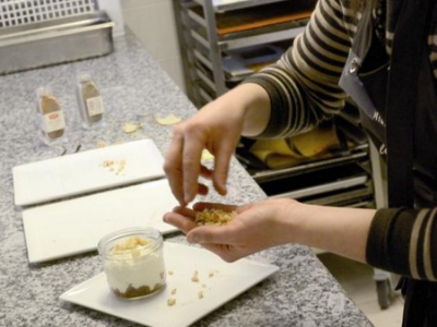 Crumble aux noix et à la Tomme de Savoie accompagné de son chutney poire et vanille