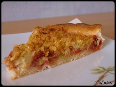 Tarte rhubarbe amandine en crumble très facile