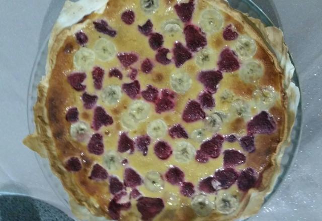 Tarte à la banane et framboises