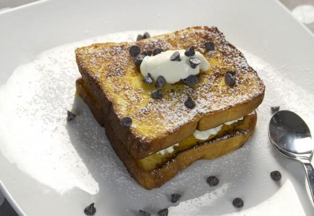 Pain perdu en croque-monsieur Harrys, mangue, cannelle au St Môret®