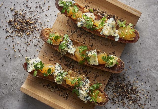 Toasts de céréales au Saint Agur et confit de bergamote