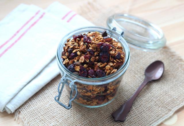 Granola maison au chocolat : la recette gourmande et économique bien moins chère qu’en supermarché