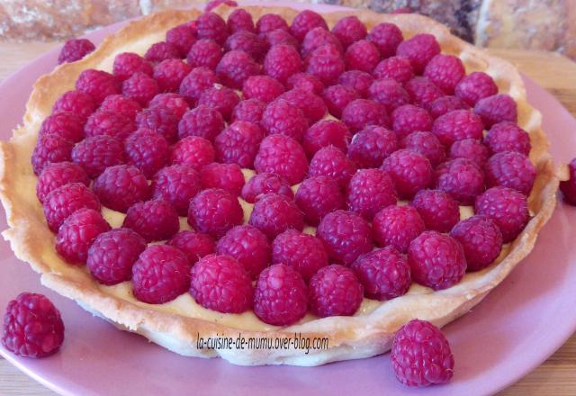 Tarte aux framboises sur sa crème diplomate