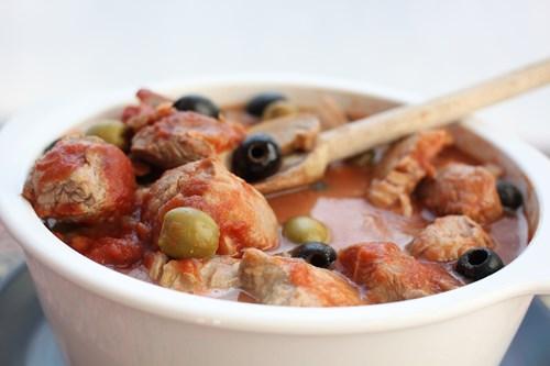 Sauté de veau aux olives, champignons et Ketchup Hot