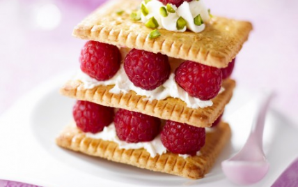 Le mille-feuilles de Petits Beurre aux framboises