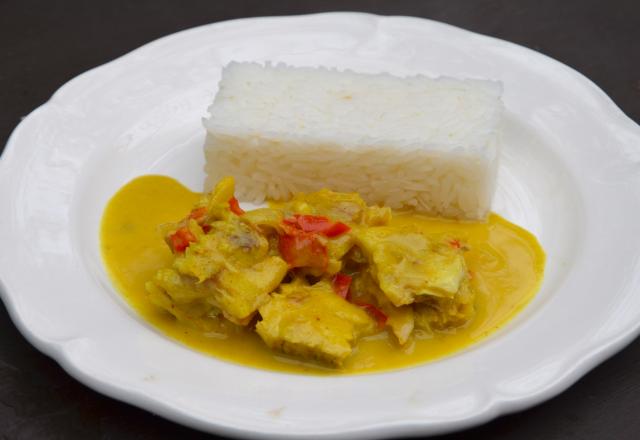 Mijoté de poisson au curry et lait de coco