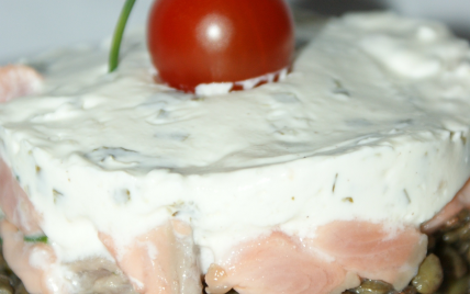 Tartare de saumon d'écosse sur lit de lentilles vertes du Puy parfumé à l'huile de noisette