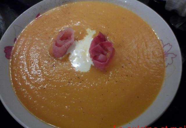 Soupe à la courge et chips de lard