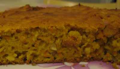 Gâteau aux Carottes moelleux et fondant avec noisettes et amandes hachées