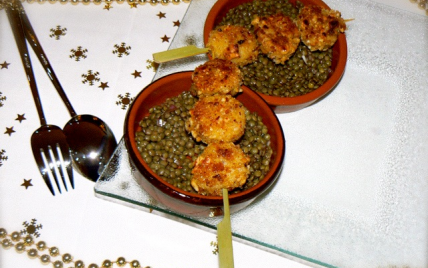 Lentilles tièdes au vinaigre de framboise et sa brochette de boudin blanc panée au pignon