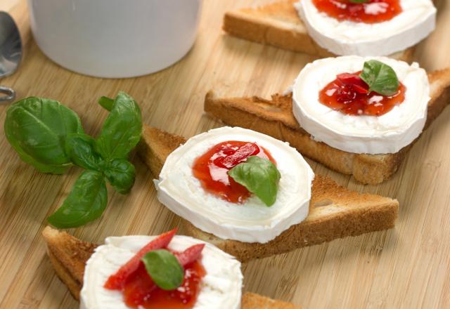 Toasts de chèvre à la confiture de poivron-fraise