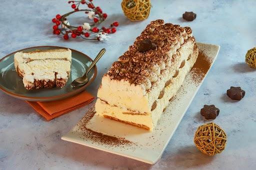 Bluffez vos invités avec cette bûche de Noël Tiramisu très facile à préparer !