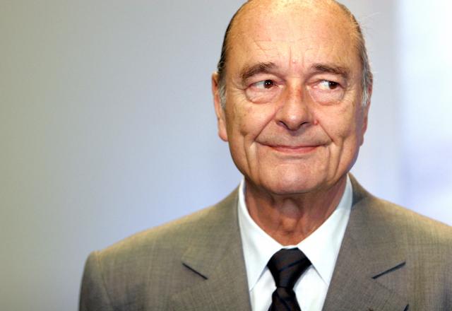 “Il la mangeait brûlée ! ” : Philippe Etchebest dévoile une étonnante habitude de  Jacques Chirac