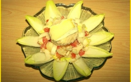 Salade d'endives, noix et camembert