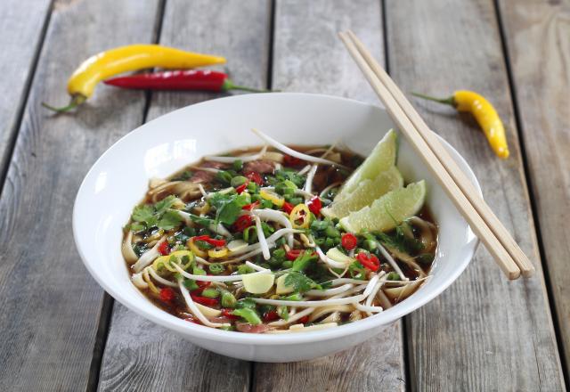 Connaissez-vous le phô, cette délicieuse soupe vietnamienne au bœuf parfumée aux épices ?