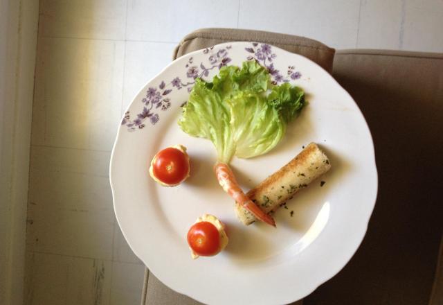 Tomates cocktail farcie aux crevettes et son roulé au crabes